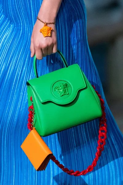 Look 32
